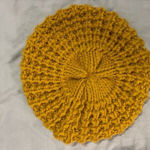 American Vintage Chunky Knit Beret in Mustard Yellow